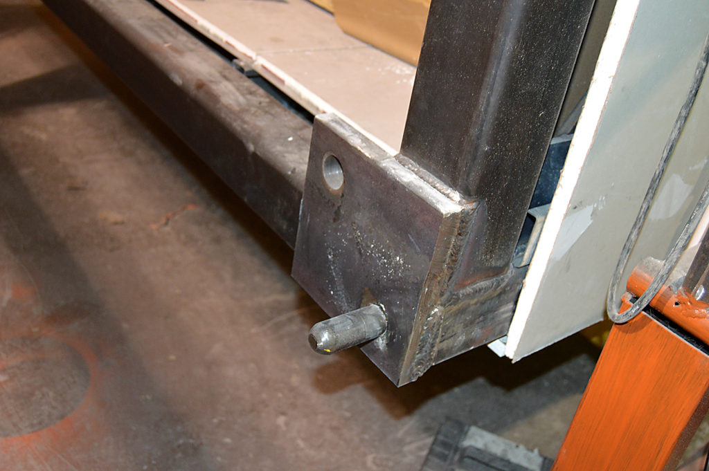 Connecting plate for a modular elevator